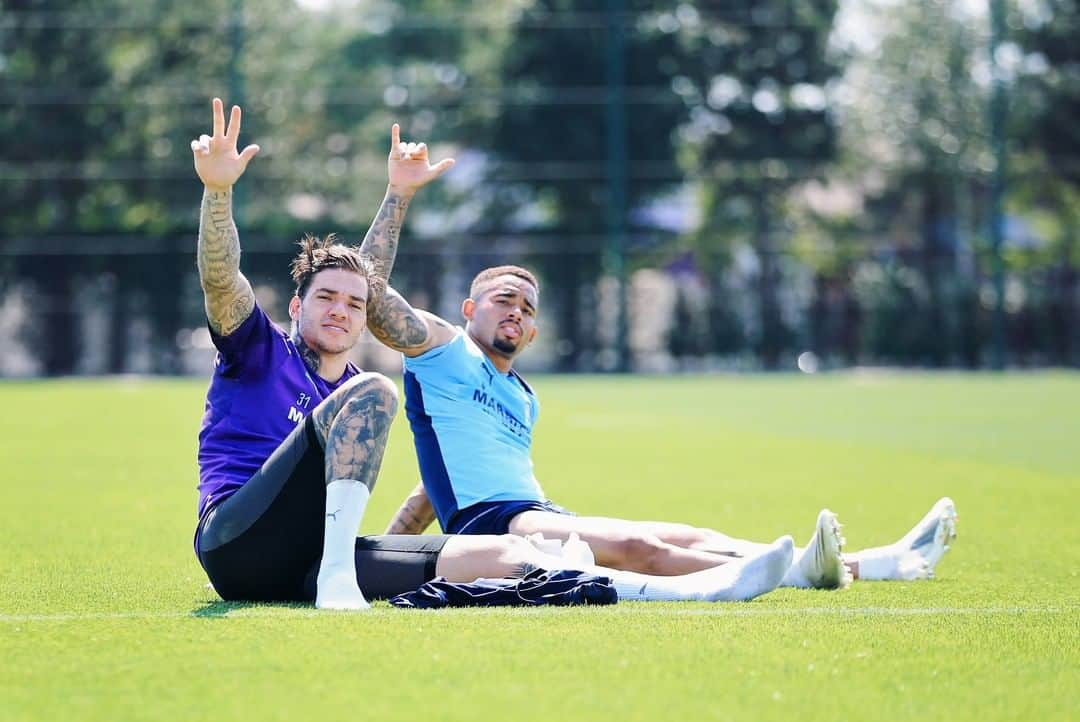 マンチェスター・シティFCさんのインスタグラム写真 - (マンチェスター・シティFCInstagram)「Saturday chillin' 😎 #mancity」8月1日 18時32分 - mancity