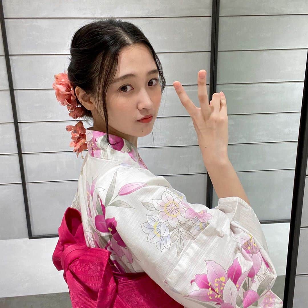 前川歌音のインスタグラム：「‪8月になりました〜‬ ‪母が朝窓を開けたら、セミの鳴き声がすごくて目が覚めます‬ ‪夏ですね🍉‬」
