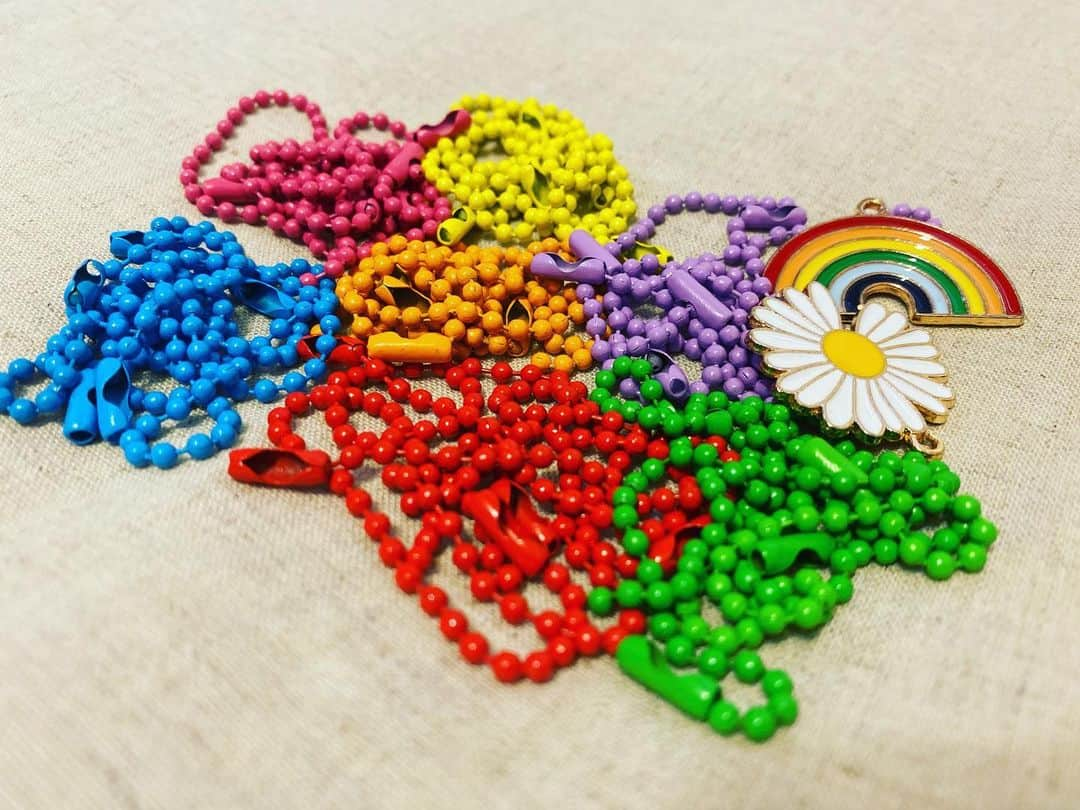 チョン・ユネ さんのインスタグラム写真 - (チョン・ユネ Instagram)「오늘은 뭐만들꺼야? #diy #beads #스트랩케이스 #case #keyring #keychain」8月1日 18時36分 - yoonhye.chung