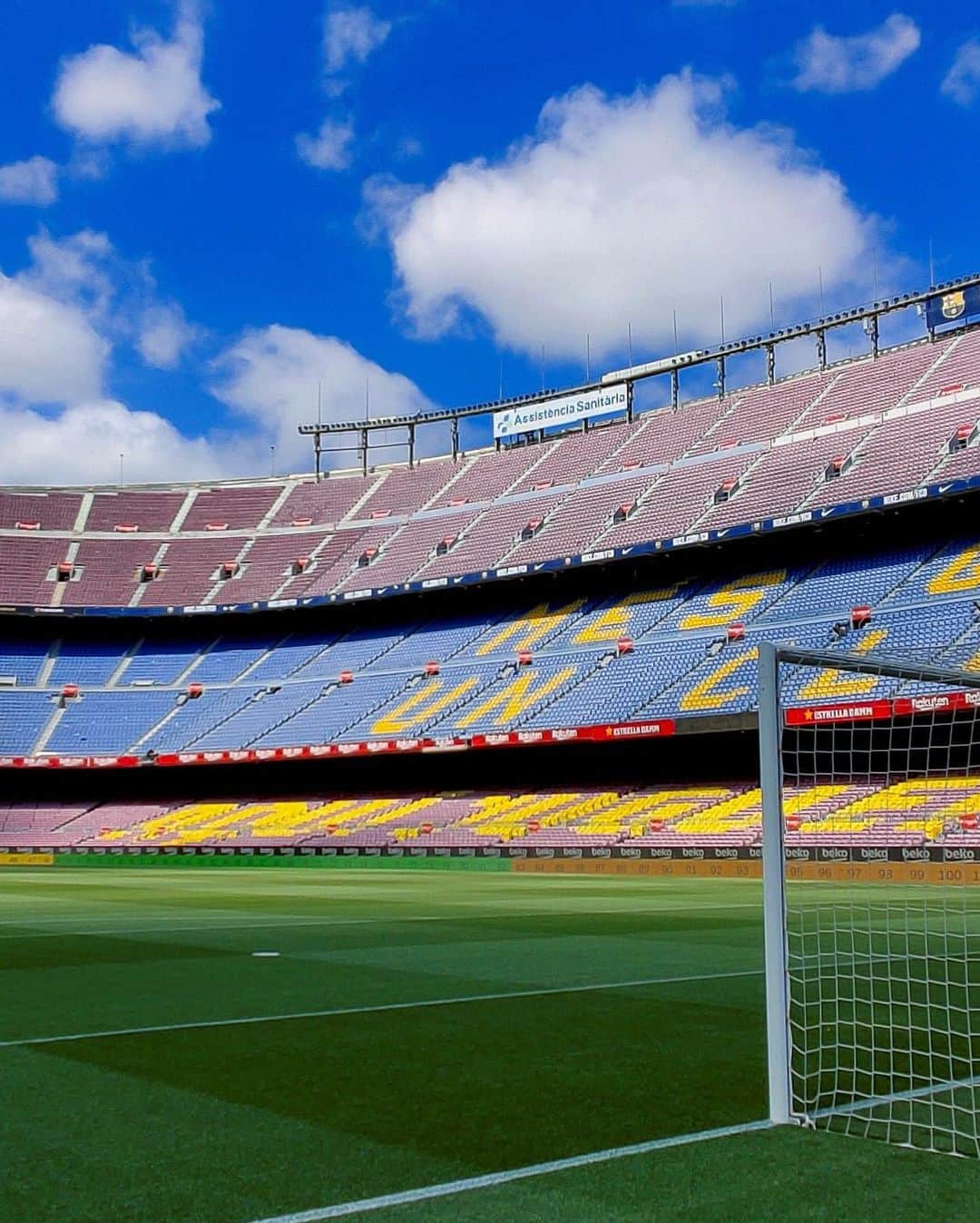 FCバルセロナさんのインスタグラム写真 - (FCバルセロナInstagram)「💙❤ One week until the ball starts rolling again 📍 Camp Nou 🙌 @oppo  📲 #OPPOFindX2pro #ShotOnOPPO」8月1日 18時39分 - fcbarcelona
