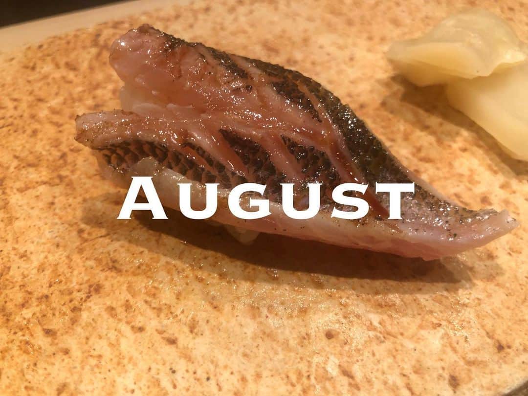 のインスタグラム：「こんにちは8月！ 久しぶり🦋みんな元気かな？ 東京は久しぶりに晴れたよ🌈 太陽ってありがたいな〜。 そして、あと1ヵ月くらいしたら20代が終わるんだ🏺 こんなに長く生きれて幸せだな〜。 お昼に大好きなお寿司食べれて美味しいな〜。 そんな当たり前に感謝出来るようになったのもつい最近の事かもしれない😊 #アリー愛について思うこと」