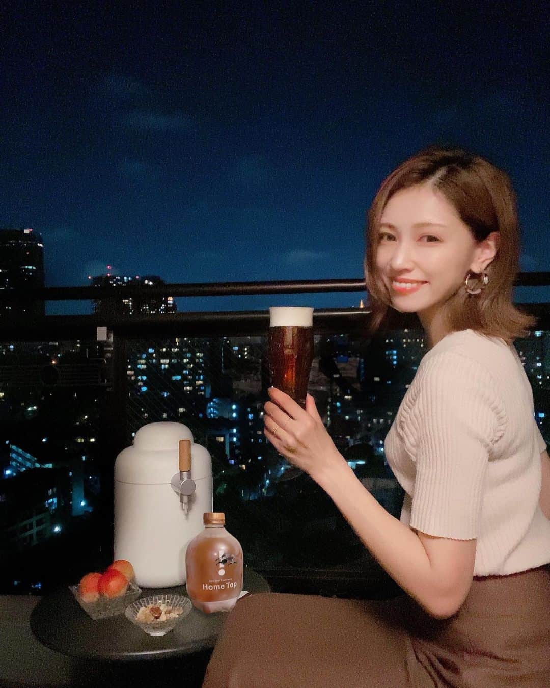石黒美帆のインスタグラム：「*﻿ 妹と一緒に﻿ テラスにホームタップを置いて乾杯🍺✨﻿ ﻿ ﻿ はやくお友達などゲストを招いて、﻿ みんなで楽しみたいです😆👏﻿ ﻿ ﻿ 本格的な生ビールが家で楽しめるなんて、﻿ 喜んでもらえること間違いなし🤍﻿ ﻿ ﻿ 期間限定でブルックリンラガーも出ているんだって。ビールを選べるのもいいですよね😊﻿ ﻿ ﻿ ﻿ ﻿ #キリンホームタップ#キリン_PR#ビールサーバー#生ビール#クラフトビール#キリンビール#ビール好きな人と繋がりたい#家飲み#ベランピング#乾杯」