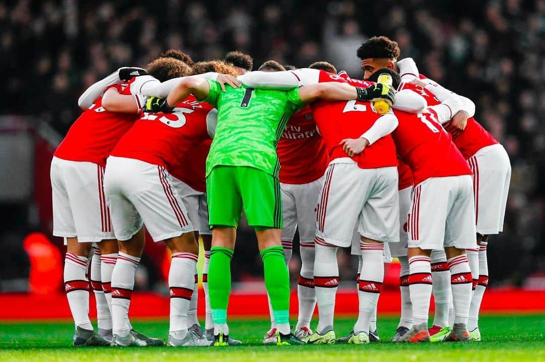 セドリック・ソアレスさんのインスタグラム写真 - (セドリック・ソアレスInstagram)「It's FA Cup Final weekend! We stand together for the win! Let's go! 🔴⚪ #Arsenal #Gunners #COYG #FACup #Final⁠⠀」8月1日 19時14分 - cedricsoares41