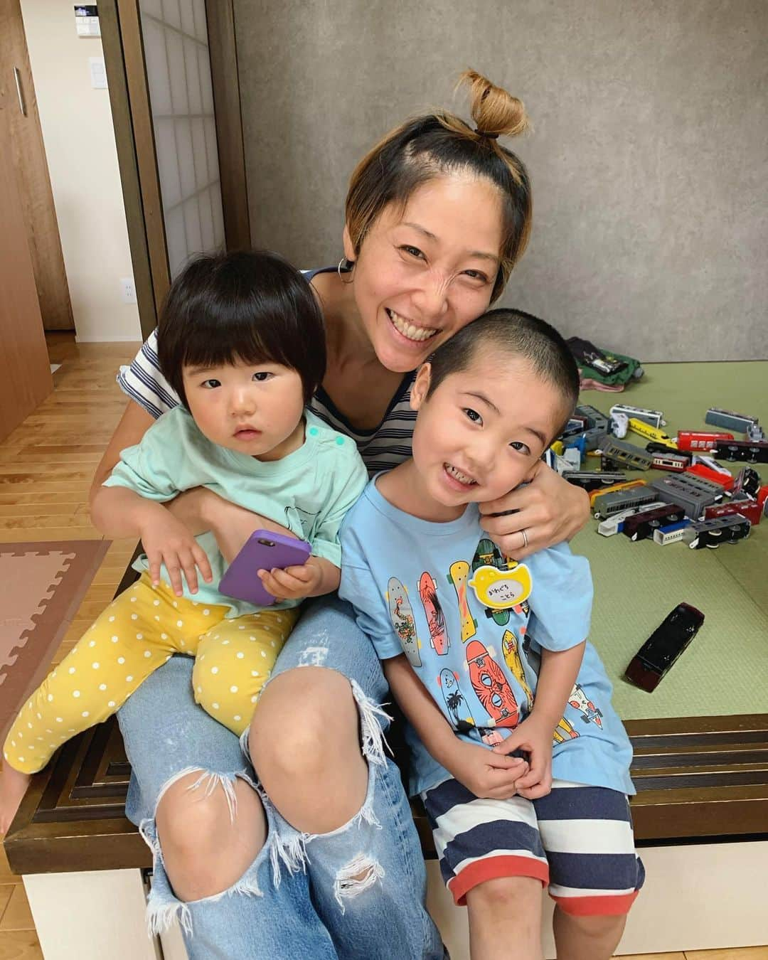 藍さんのインスタグラム写真 - (藍Instagram)「早いな。4歳か✨  幼稚園も行き出して、お友達もできて、心も体も毎日いっぱい成長してるな😊  泣き虫やしお調子者やけど、色んな場面で優しい子やなって感じる。 はい。親バカです。  これからもそばで一緒に成長させてな。  おめでとう虎😊 世界一大好きやでー。  #誕生日 #4歳 #晄虎」8月1日 19時20分 - matsuoai