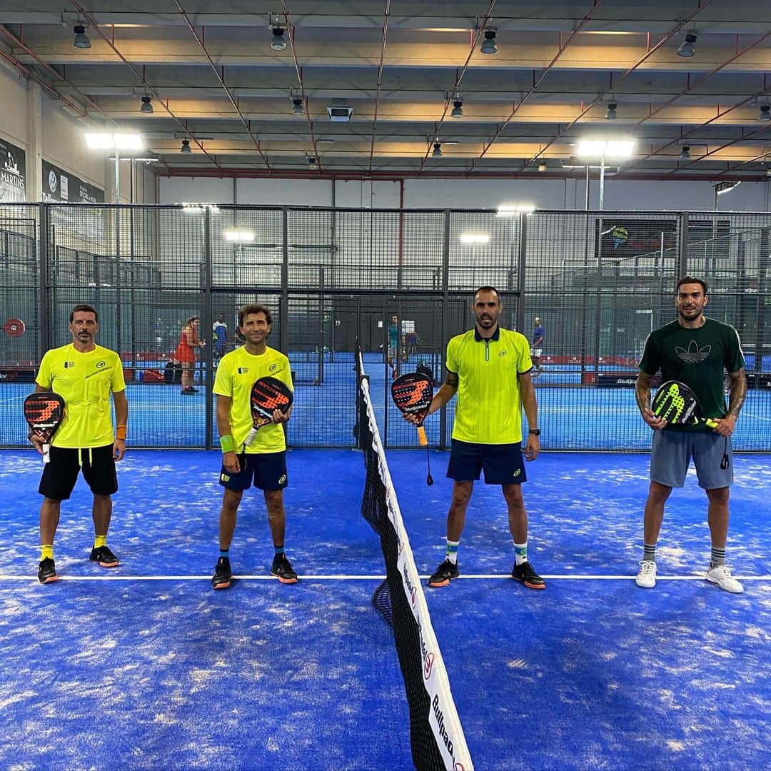のインスタグラム：「Lo q hemos corrido... 😂🙈 @_robertojimenez_ @javi.guerrero10 @luismillacoach @bullpadelsport」