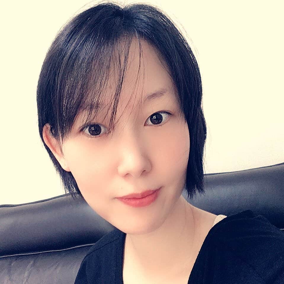 中嶋佳子さんのインスタグラム写真 - (中嶋佳子Instagram)「今日は久しぶりのスタジオ撮影。スタジオに行くなんて何ヶ月ぶりだろう…。現場や移動で出来る限り色々と尽力してくださるスタッフの皆様に改めて感謝。何より、私はお仕事自体を楽しめるといいなぁ。スッピンにて移動。 ＊ ＊ 久しぶりでちょっと顔が緊張してる笑 ＊ #中嶋佳子 #女優 #役者 #actor @yoshiko_world #japaneseactors  #スタジオ撮影 #久しぶり #すっぴん #緊張 #ショート女子」8月1日 10時26分 - yoshiko.nakashima