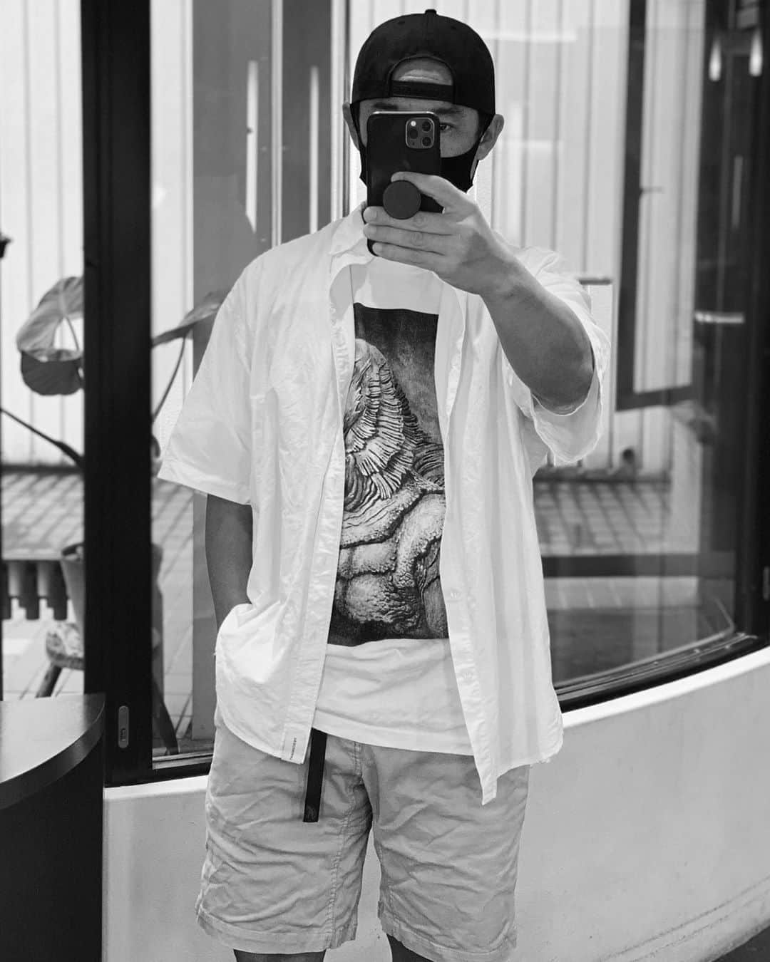 青木大輔のインスタグラム：「シャツとショートパンツのスタイル 結構好き！ #shorts  #shortsleeve  #creaturefromtheblacklagoon #merman」