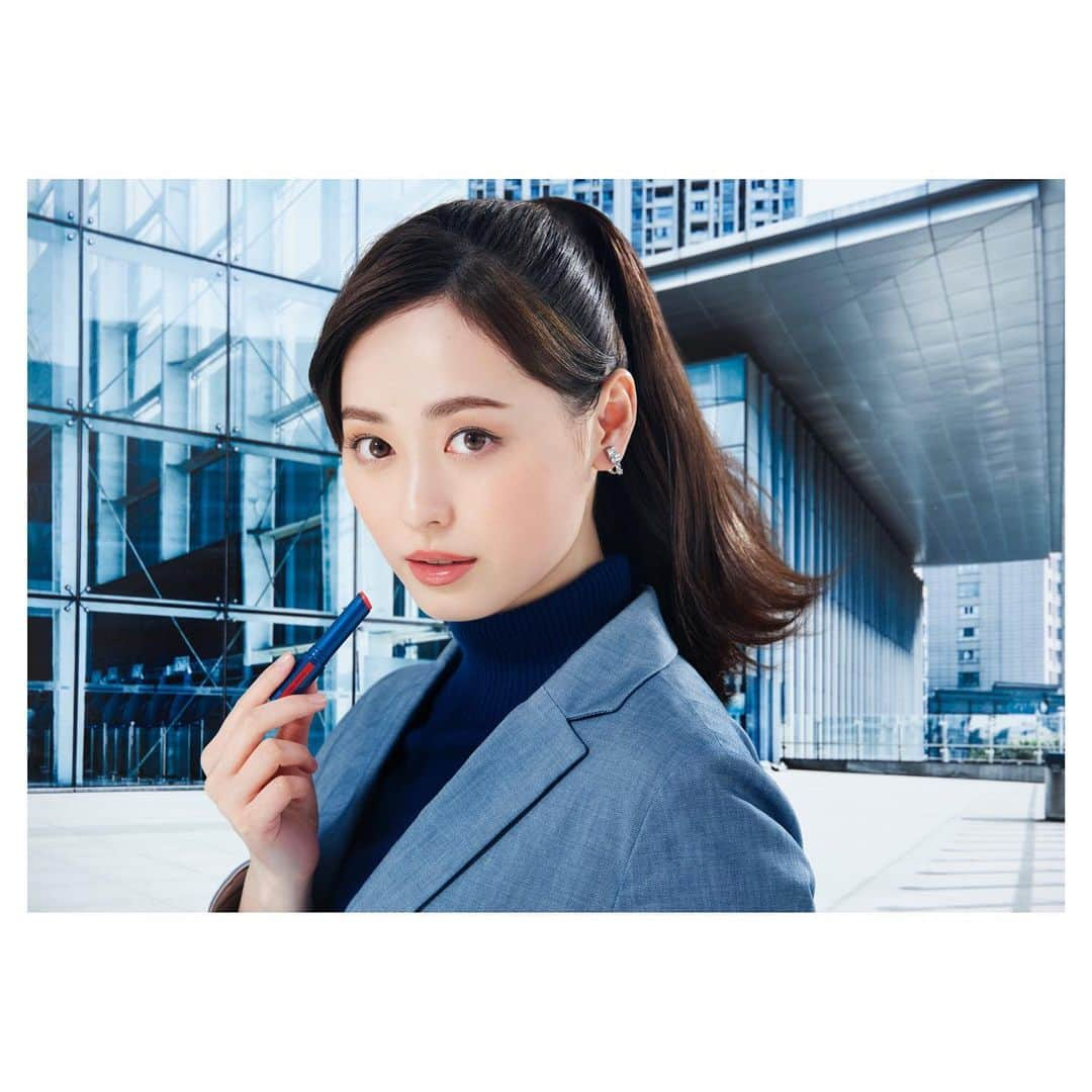 福原遥さんのインスタグラム写真 - (福原遥Instagram)「. #NIVEA #LIP のイメージキャラクターに起用していただきました☺︎ NIVEAのリップは、小さい頃からお仕事や学校でも使っている大好きなリップだったので、出演させて頂けると聞いた時、跳び跳ねるほど本当に嬉しかったのを覚えています！！ ひと塗りでとっても潤い、ふっくらとした唇に仕上がる#NIVEALIP 皆さんも是非使ってみてください！ #ニベア花王 #RICH CARE & COLOR #DEEP MOISTURE #MOIST PURE COLOR」8月1日 10時28分 - haruka.f.official