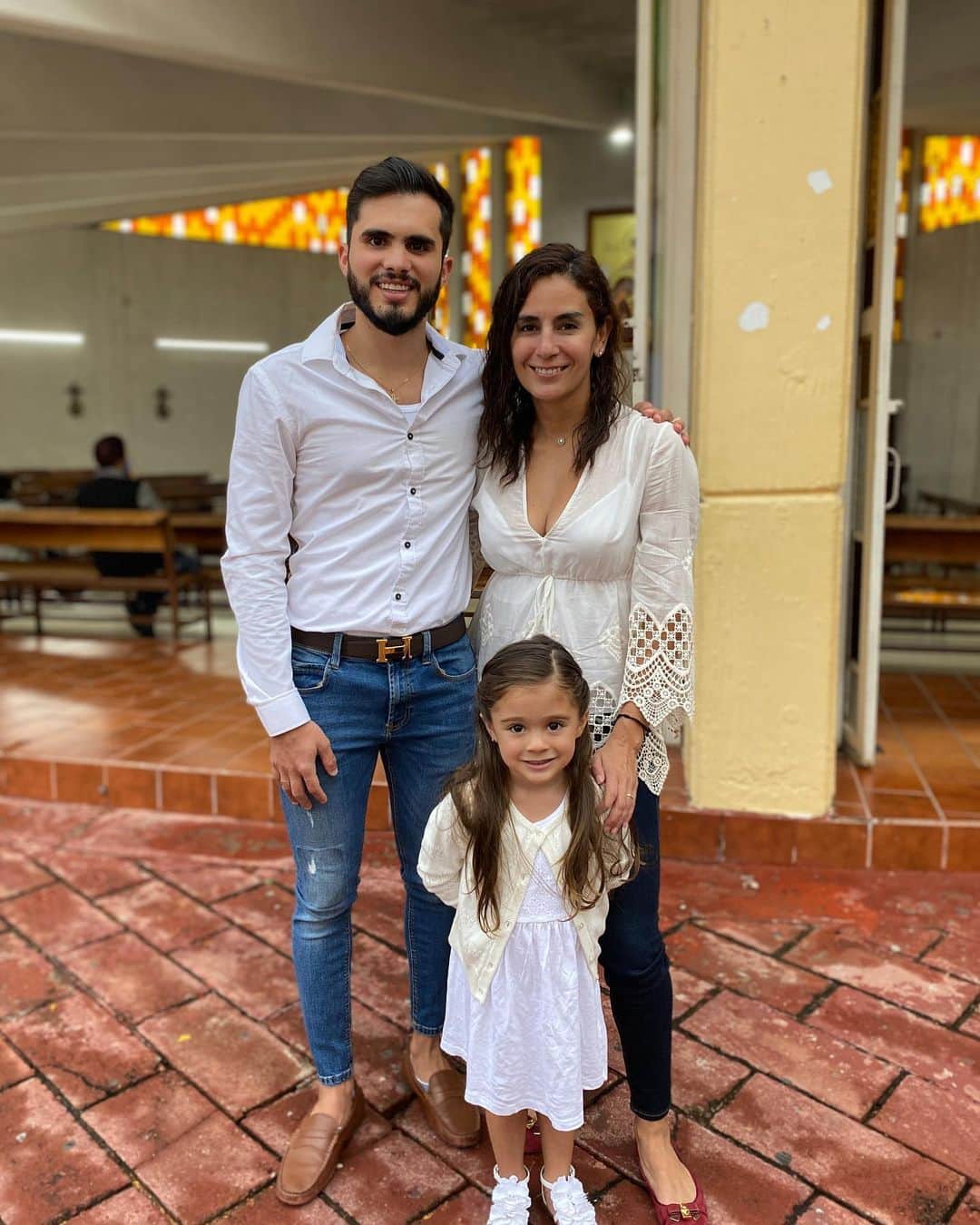 のインスタグラム：「Feliz cumpleaños a mis princesas. Pasa muy rápido el tiempo pero demasiado bonito .. las amo con todo mi corazón 💓 gracias por hacerme el hombre más feliz del mundo @paolaespinosaof」