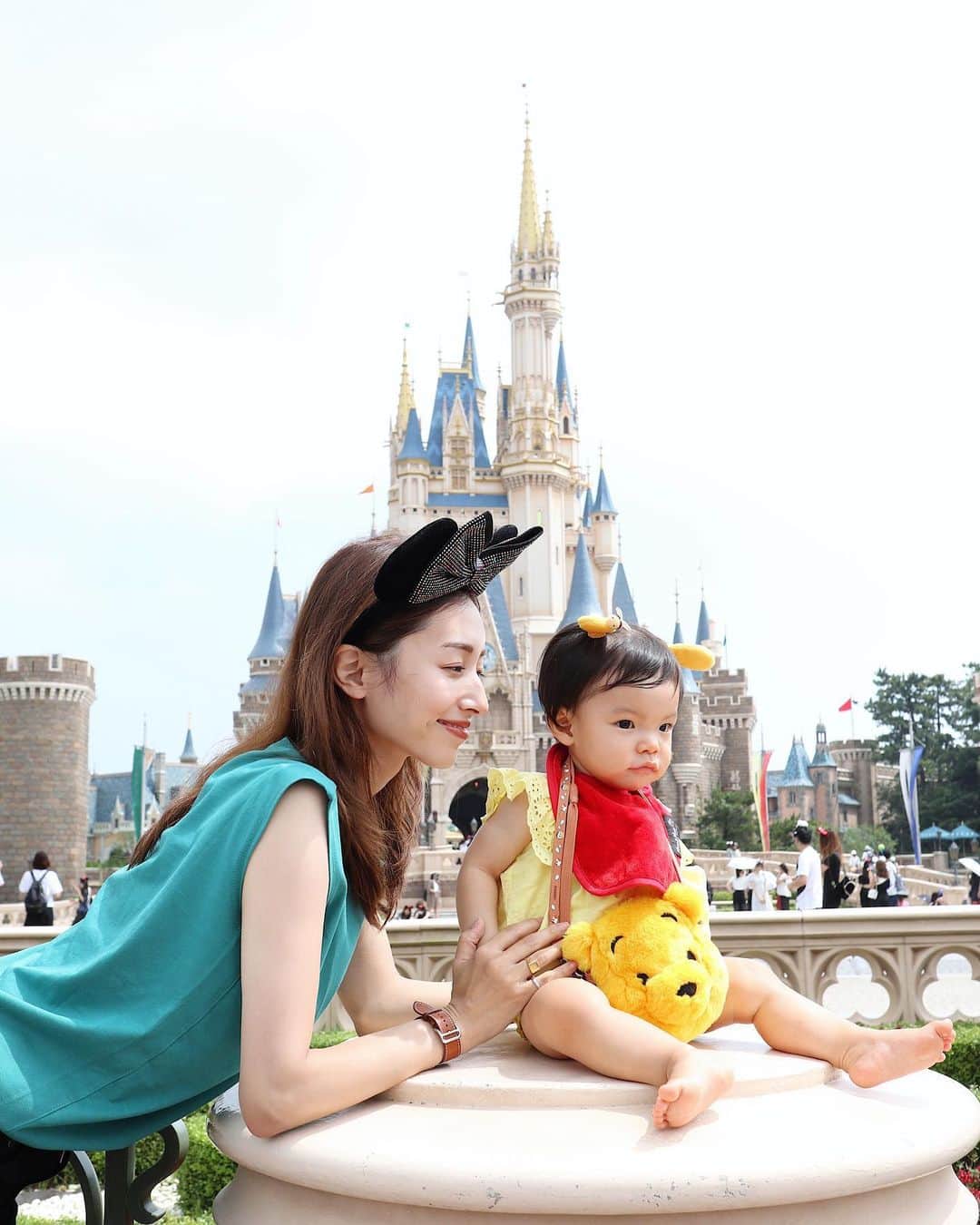吉田理紗さんのインスタグラム写真 吉田理紗instagram 𝐓𝐨𝐤𝐲𝐨 𝐃𝐢𝐬𝐧𝐞𝐲 𝐋𝐚𝐧𝐝 うちのおてんばプーは 乗り物よりもペットボトルで重量上げする方が 楽しそうでした 笑 次は歩けるようになったら来ようね Tdl Tokyodisneyresort
