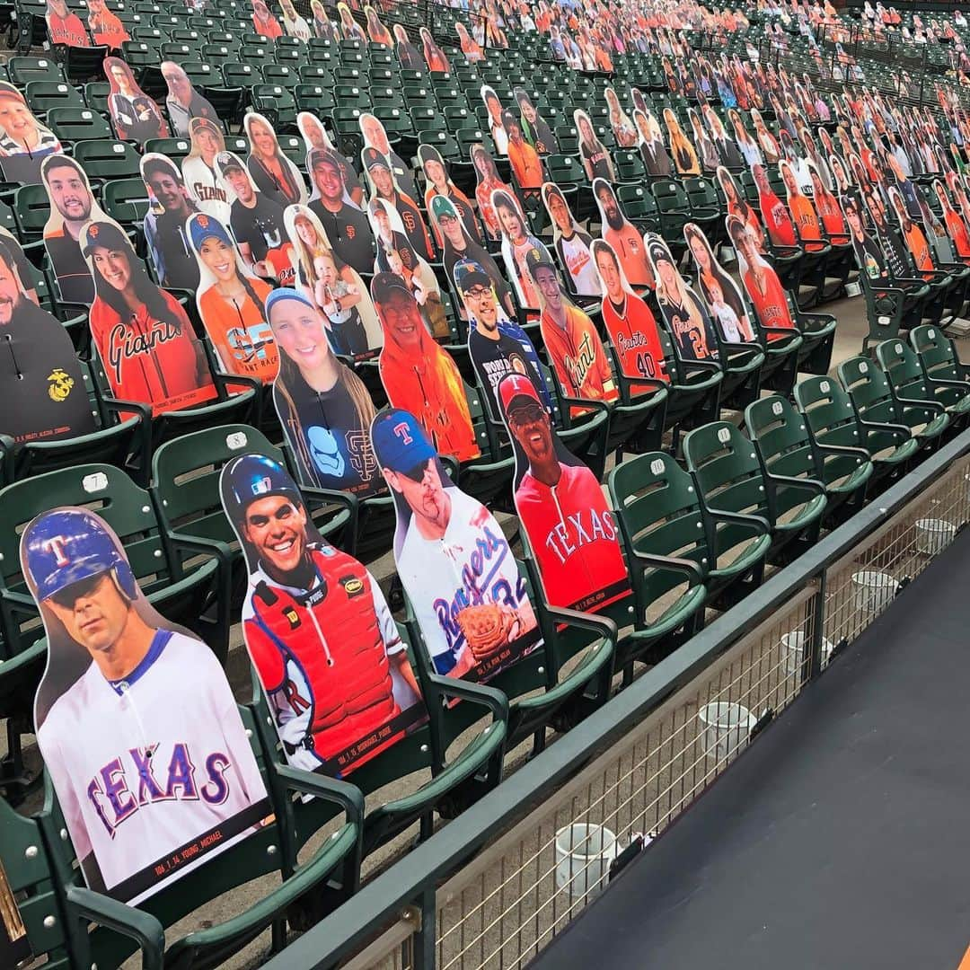 テキサス・レンジャーズさんのインスタグラム写真 - (テキサス・レンジャーズInstagram)「Thanks for the front-row hospitality, @sfgiants. 🤠」8月1日 11時15分 - rangers