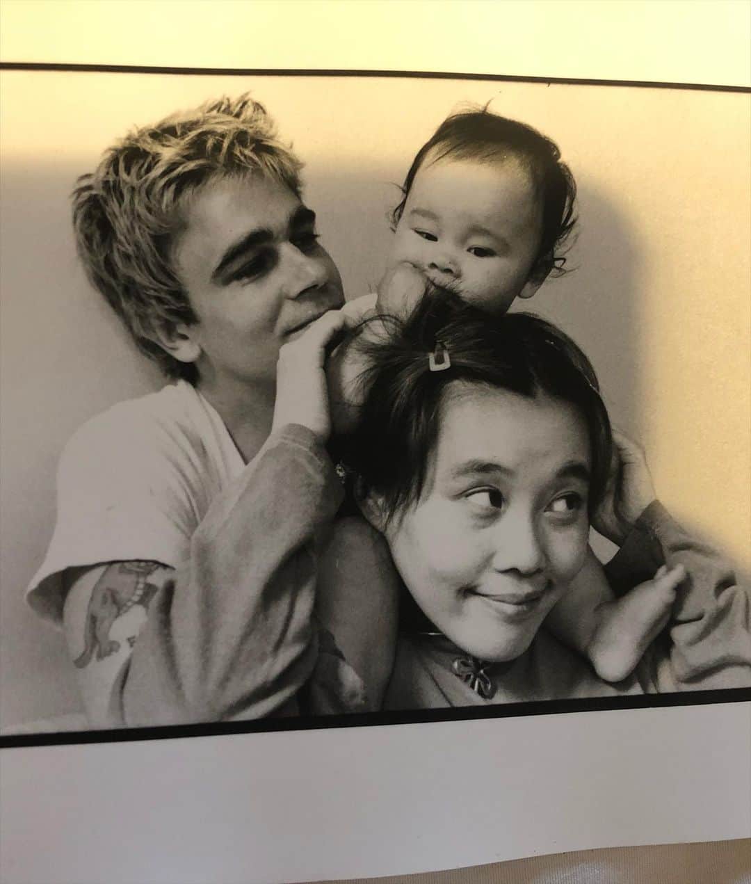 真珠・野沢オークライヤーのインスタグラム：「lil ju + mom + pops」