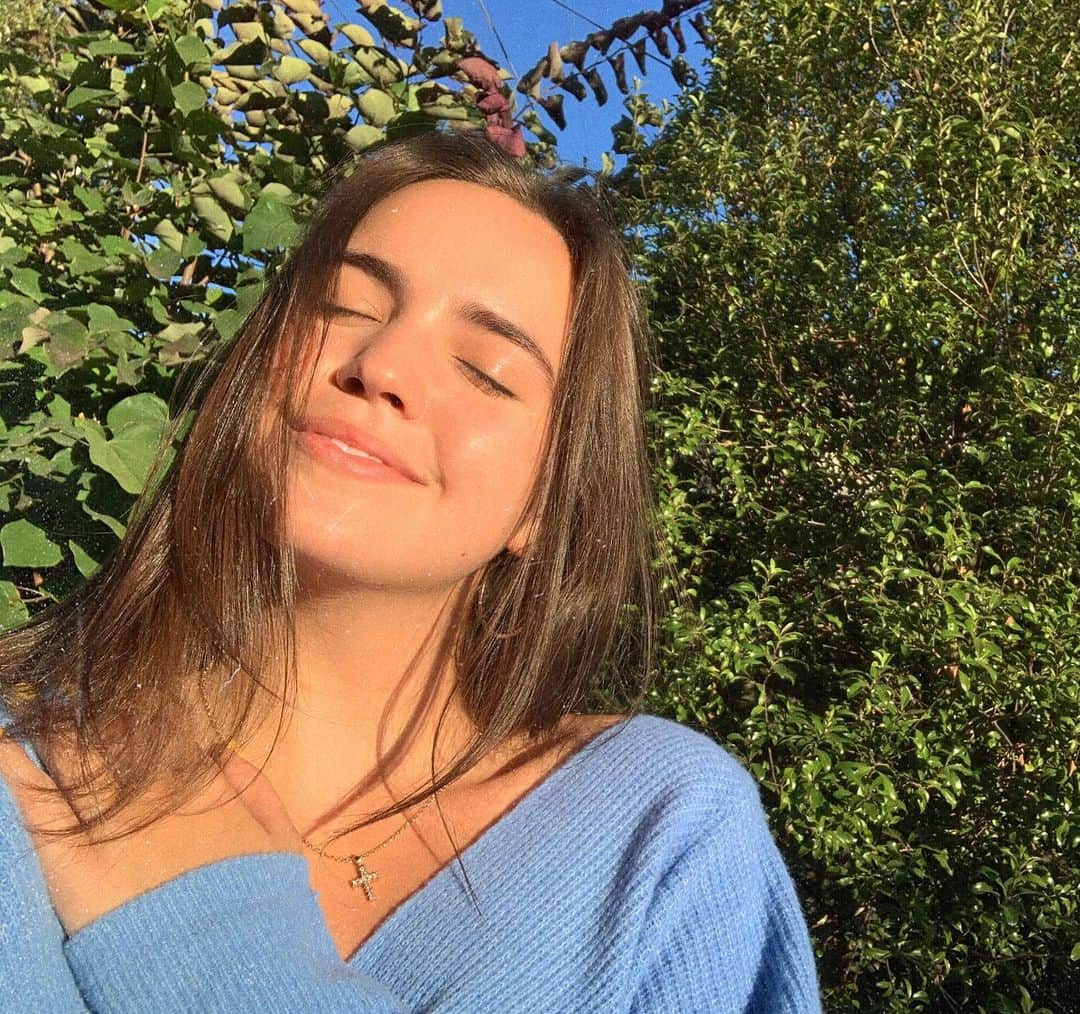ベイリー・マディソンのインスタグラム：「Thankful bliss from today as I’m gearing up to head back to work 💕 @amychapman is helping me prep for this project I can’t wait to tell you guys about via the self isolating  zoom life xxx」