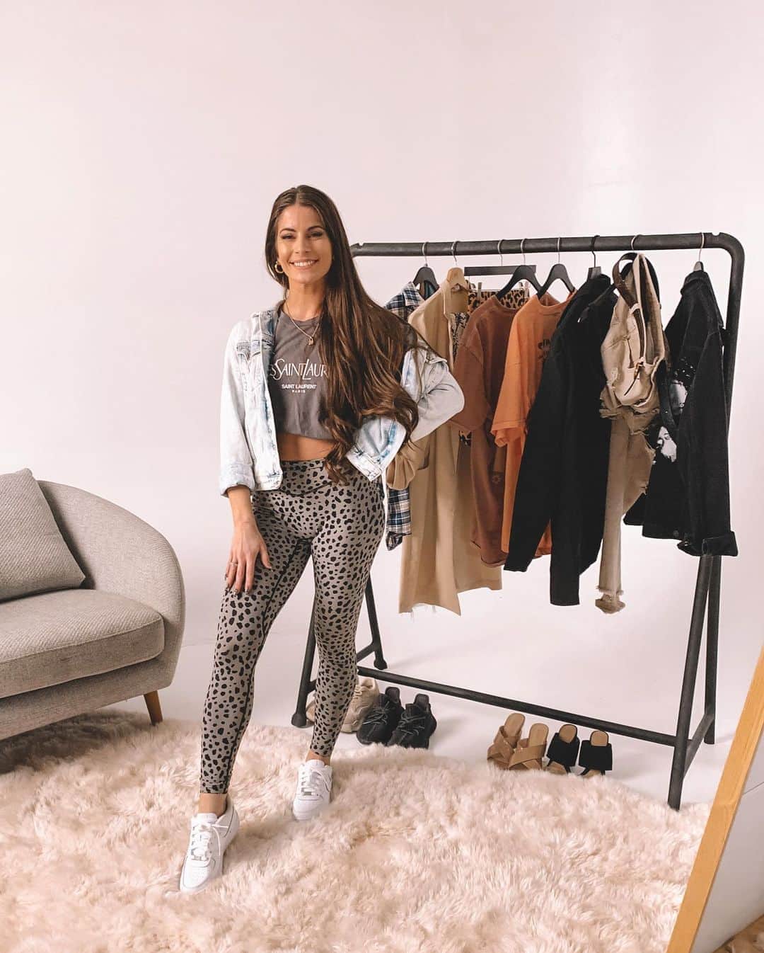 Paige Reillyのインスタグラム：「So excited about the new series over on @balanceathletica ‘s page ! Styl’d is a series to show you all the different ways you can wear your balance pieces in and out of the gym.⁣⁣ ⁣ I always want people to get the most out of the pieces they buy, and seeing different outfit combos can help you think outside the box to combine things you already have in your closet with your new pieces! I am by no means a fashion guru *just a girl who loves clothes* lol, but I am so incredibly honored to be working with Balance on this project!!!! 🖤 I hope you guys find it helpful 🥰⁣ ⁣ All of these pieces are currently still available for pre-sale until August 4th so if you have your eye on something definitely grab it before the pre-sale ends! ☺️ Link to shop is in my bio! 🖤」