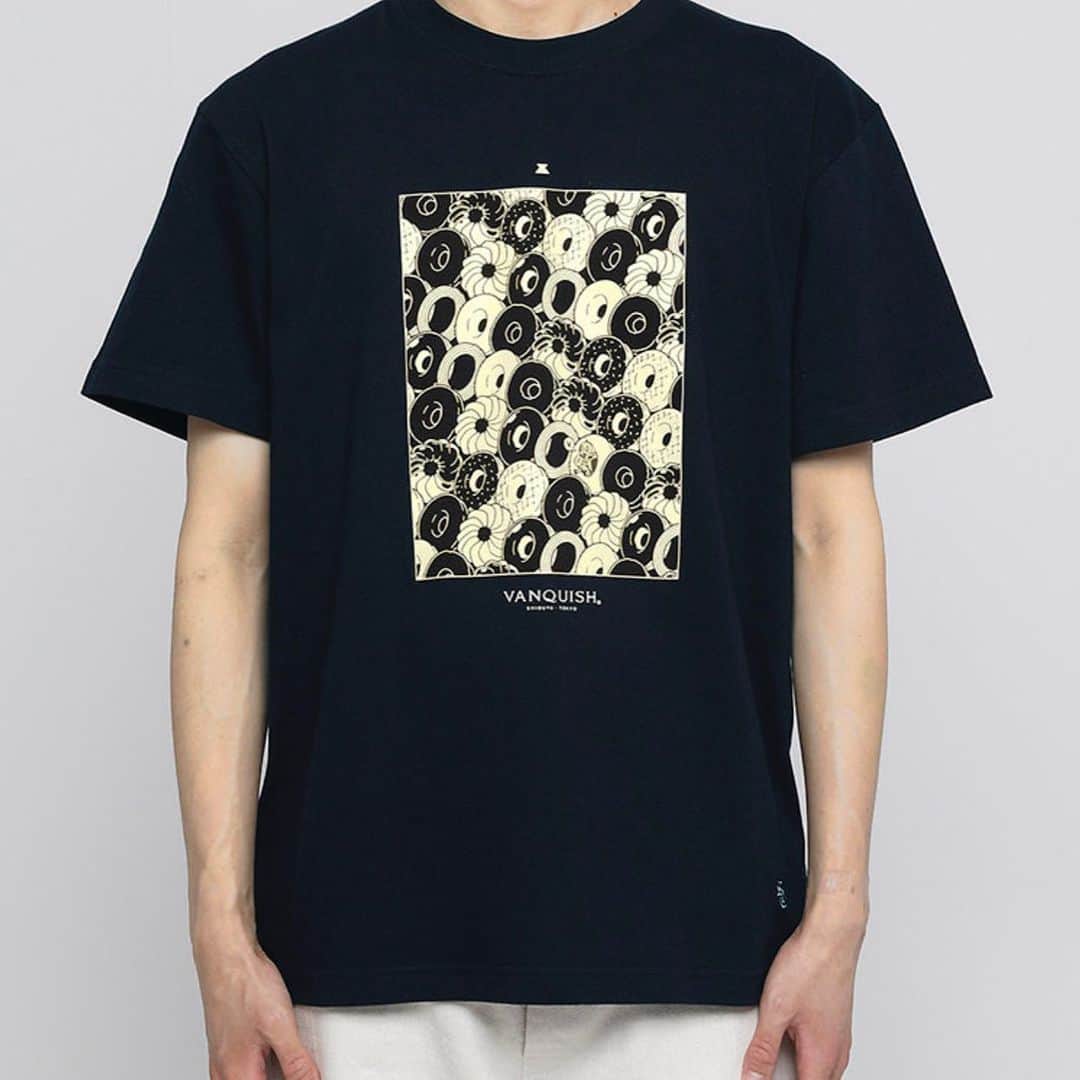 ヴァンキッシュさんのインスタグラム写真 - (ヴァンキッシュInstagram)「VOMS Collaboration with VANQUISH ㅤㅤㅤㅤㅤㅤㅤㅤㅤㅤㅤㅤㅤ 大好評につきTシャツ3型の予約期間延長が決まりました‼⚡️︎🦌🧲 ㅤㅤㅤㅤㅤㅤㅤㅤㅤㅤㅤㅤㅤ 8/2(日) 23:59迄 予約受付致します🐕✨ ㅤㅤㅤㅤㅤㅤㅤㅤㅤㅤㅤㅤㅤ シャツに関しては、変わらず8/10(月) 23:59迄となります！ ㅤㅤㅤㅤㅤㅤㅤㅤㅤㅤㅤㅤㅤ #VANQUISH #VANQUISH #voms_project」8月1日 11時36分 - vanquishjp