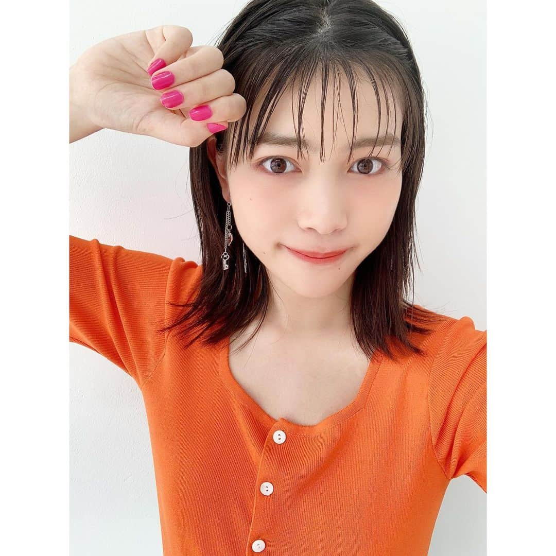 広瀬まのか︎さんのインスタグラム写真 - (広瀬まのか︎Instagram)「そういえばアイコン変えました。🧡﻿ orange！﻿ pink！ #nicola #ニコラ #広瀬まのか」8月1日 11時51分 - manoka_hirose