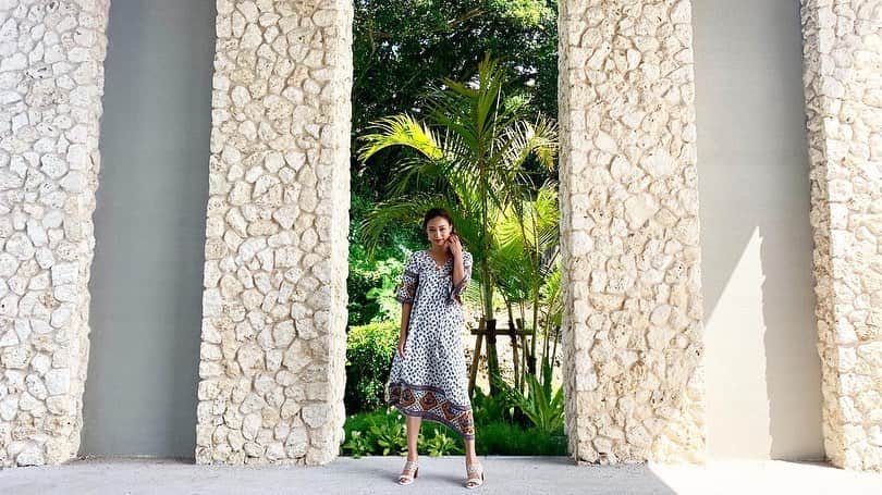 のインスタグラム：「#今日放送　#okinawa #午後1:54から ・ 🌺 沖縄テレビ×musu-b ゼッタイ行きたくなる！ 厳選！ホテルグルメ＆夏プランSP 2020  ＜番組放送日＞ 2020年8月1日(土)13:54〜15:09  再放送→8月5日(水)24:30〜25:45 ・・・(※8月6日に日付が変わった深夜0:30〜です🤗) 　　　　　　　 沖縄テレビ放送 8ch ＊  紹介ホテルからオフショットを。。✨ ↓ グランディスタイル沖縄ホテル&リゾート @glamdaystyle_hotel_and_resort   旅慣れた大人の行きつく場所のようなスタイリッシュさ。  インテリアや小物使いもお洒落です✨」