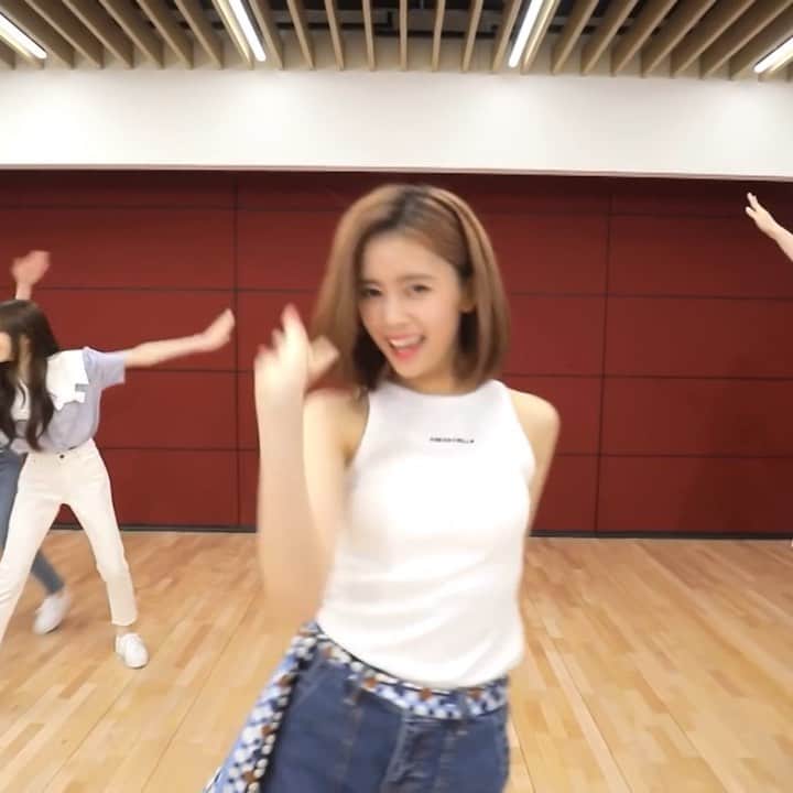 横井里茉のインスタグラム：「200801 - “Dance The Night Away” Japanese Ver. Dance Cover -  #yokoirima #rima #jyp #jype #niziproject #横井里茉 #里茉 #niziu」