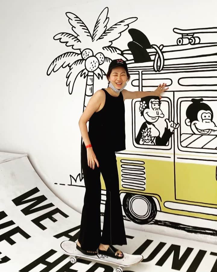 チャン・ユンジュのインスタグラム：「저 못하는거 많아요 ㅎㅎㅎㅎ  도대체 못하는게 뭐냐고? 물으시길래 ㅋㅋ  🛹⛸🪂」