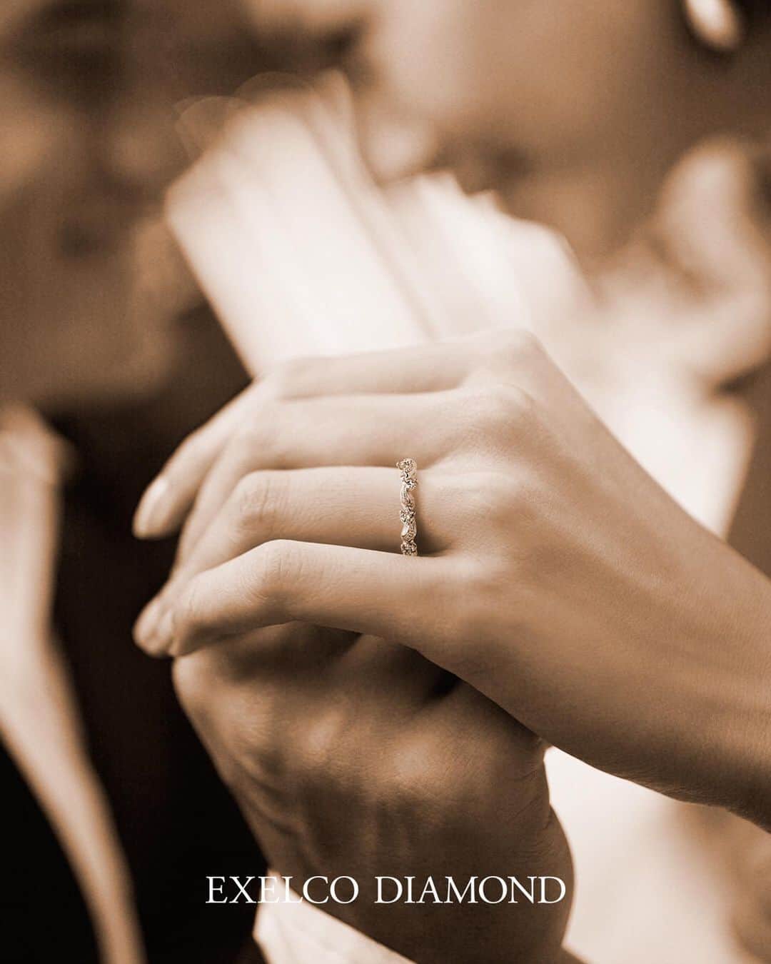 エクセルコ ダイヤモンド 婚約指輪♔結婚指輪のインスタグラム：「* 自社デザイナーの繊細で細かなデザイン エクセルコダイヤモンドのリングは すべて自社の日本人デザイナーが手がけています  ____________________________________________ Laviere Reliere ラヴィエール ルリエ -未来へと想いを紡ぐ- ____________________________________________  ベルギー伝統品の高貴な美しさをもつブルージュレース その豊かな表情から紡ぎだされたデザイン 宝石のように煌めくミル打ちと美しい曲線が 上品で華奢な女性像を演出します  #exelcodiamond #エクセルコダイヤモンド」