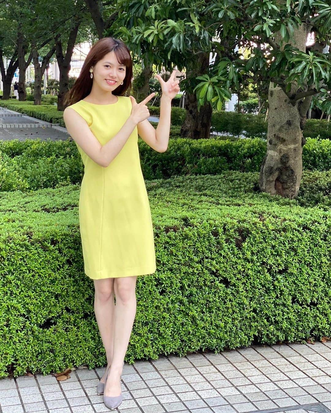 谷尻萌さんのインスタグラム写真 - (谷尻萌Instagram)「おはようさん💓 8月スタートしたな⭐️ 先程、関東甲信、東海地方で梅雨明けしたなあ🤗  夏が漸く到来❣️厳しい暑さになりそうやさかい、熱中症対策しっかりしてな👌 今朝お台場では、ノースリーブで丁度良かったわあ👌 日焼け対策もしっかりしてな♥️ 日焼け止め全身に塗ったで👌 冷房などでは身体冷やさんようにしてや！🙋‍♀️  お台場では3種類の蝉様方がおられたで😇 高いところにとまってはったから、とれへんかった😂  ほな素敵なスタートをきれますように😘  #めざましどようび　#お天気キャスター #セントフォース　#谷尻萌　#短パンコーデ #ノースリーブ　#ストレートヘア　#イヤリング #京都弁　#photo #fashion #summer #happy #girl」8月1日 12時19分 - tanijiri_moe