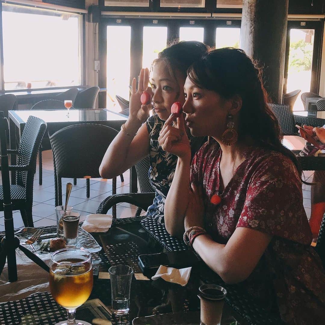 のインスタグラム：「#今日放送　#okinawa #午後1:54から ・ 🌺 沖縄テレビ×musu-b ゼッタイ行きたくなる！ 厳選！ホテルグルメ＆夏プランSP 2020  ＜番組放送日＞ 2020年8月1日(土)13:54〜15:09  再放送→8月5日(水)24:30〜25:45 ・・・(※8月6日に日付が変わった深夜0:30〜です🤗) 　　　　　　　 沖縄テレビ放送 8ch ＊  紹介ホテルからオフショットを。。✨ ↓ オクマプライベートビーチアンドリゾート @okumaprivatebeachandresort  リノベーションされたお部屋や、奥間の海の色をご堪能ください🏝  musu-bの表紙もこちらで撮影させていただきました☀️  また、ワンちゃんも一緒に連れて来られる嬉しいお部屋も🐶💗  👗　@majunokinawa」