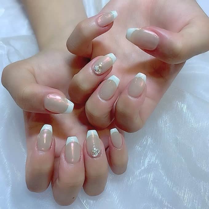 姫奈のインスタグラム：「. . 今月のネイルさん💅💎✨ . フレンチのミラーが可愛すぎて 可愛すぎて一生眺めとける🥺 フレンチって何回しても飽きないし好き🤤 . @aoi_parkbytokyo さん 今日もありがとうございました❤️ . . . #nail #nails #newnail #ネイル #ネイルデザイン #フレンチネイル #ミラーネイル #シンプルネイル #ネイルサロン」