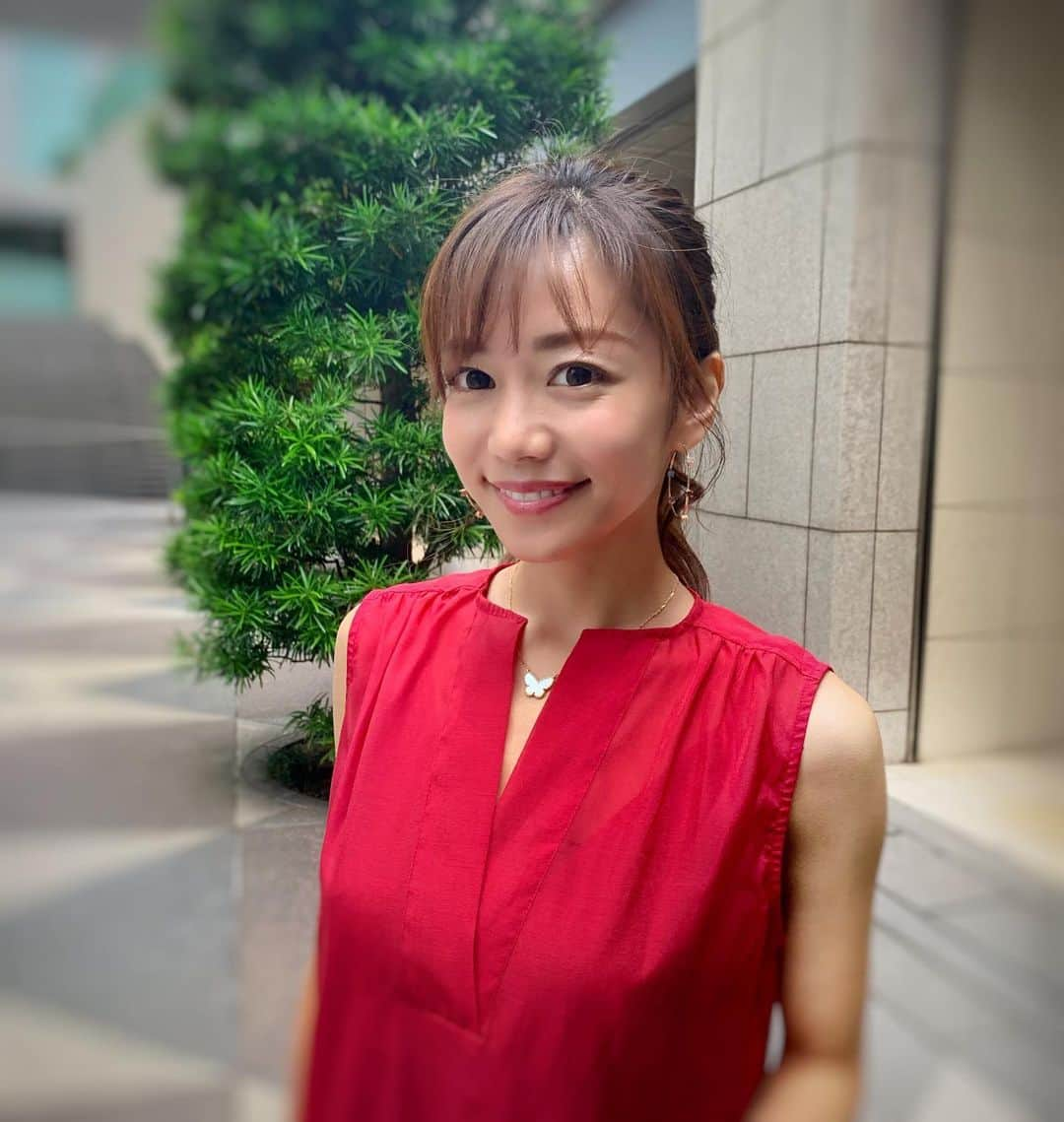 福山唯さんのインスタグラム写真 - (福山唯Instagram)「関東も梅雨明けみたいです☀️✨ . . まつげについて…♡ ボリュームより長さとキレイなセパレートにしたい派👀✨ . . 最近のお気に入りはこの３つ❤️ @ettusaisjp  @lm_laduree  @helena_rubinstein_jp ♡♡ . . 新しいエテュセのマスカラがとっても良かったから可愛いグロスも揃えてみたよ♡黄色の美容液グロスが潤ってとても良かった💋✨ . . 8月もよろしくお願い致します🌻✨ #cosmetics #mascara #makeup  #ettusais #laduree #helenarubinstein #コスメ　#マスカラ　グロス　#美容液　#おすすめコスメ　 ♡♡」8月1日 12時32分 - yuifukuyama