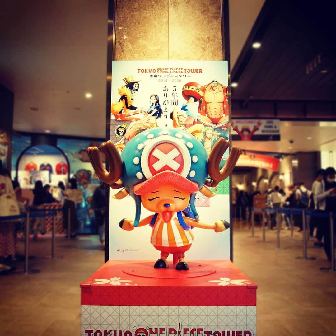 ONE PIECEスタッフ公式さんのインスタグラム写真 - (ONE PIECEスタッフ公式Instagram)「#東京ワンピースタワー MEMORIES①🗼📷️✨ . 東京ワンピースタワーは、ひとたび足を踏み入れると、まるで『ONE PIECE』の世界に入りこんでしまったかのような気持ちになれる、ワクワクとドキドキがいっぱいの場所。 . そこかしこに、ルフィたちがいて、いつもゲストを出迎えてくれました！ . #onepiece #ワンピース #尾田栄一郎 #eiichirooda #tokyoonepiecetower #ワンピースタワー #ありがとう #thankyou #思い出 #memories」8月1日 12時32分 - onepiece_staff