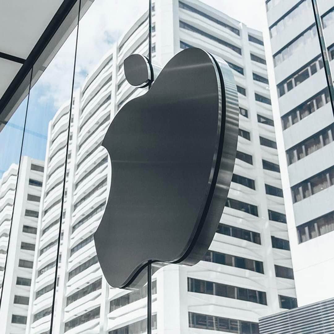 HYPEBEASTさんのインスタグラム写真 - (HYPEBEASTInstagram)「#hypebeasttech: @apple has just put out its Q3 earnings report, showing a record-breaking $59.7 billion USD in revenue amid the economic downturn caused by the COVID-19 pandemic. With $11.25 billion USD in net income, CEO Tim Cook attributed the successful quarter to healthy growth across the company’s expansive line of products and services. iPhone sales grew from $25.9B USD to $26.4B USD; iPad sales, $5B USD to $6.6B USD; Services, $11.5B USD to $13.1B; and Wearables, $5.5B USD to $6.4B USD. Find out more by visiting the link in our bio. Photo: HYPEBEAST」8月1日 12時39分 - hypebeast