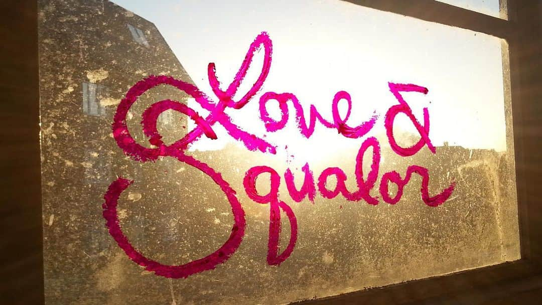 エリザベス・モスさんのインスタグラム写真 - (エリザベス・モスInstagram)「Debuting our official logo for @loveandsqualorpictures. Thank you for your beautiful work on this design @melcor 💋😈💋 follow us!!!」8月1日 12時51分 - elisabethmossofficial