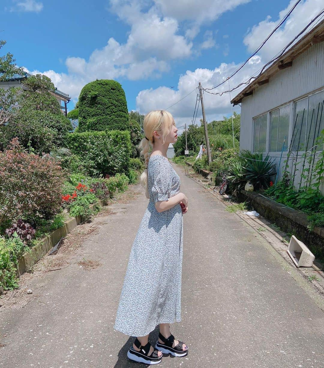 羽島めいさんのインスタグラム写真 - (羽島めいInstagram)「8月です。夏です。  #夏 #ワンピース #金髪 #heather」8月1日 12時48分 - mei__kmyd