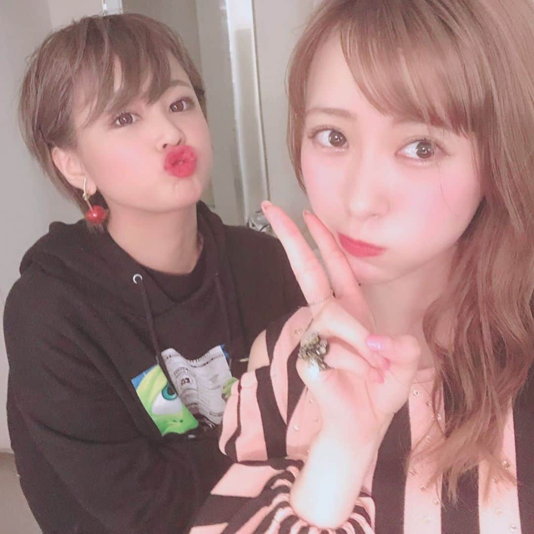 生田衣梨奈さんのインスタグラム写真 - (生田衣梨奈Instagram)「♥新垣里沙さん♥﻿ ﻿ 新垣里沙さんがジェイピールームを﻿ 退社が発表されました。﻿ ﻿ ﻿ なんか悲しいと思うはずが﻿ すごく新垣さんが前向きだからぜんぜん悲しくない！！﻿ ﻿ ちょっと悲しいけど泣﻿ 事務所でスタッフさんから「新垣いるよ！」って﻿ 言われなくなるからね！！！﻿ ﻿ ﻿ くそーーーーー会いたかったーーーーー！！！！！！﻿ ﻿ ﻿ 新垣さんは﻿ 本当にお姉ちゃんみたいにいろんなお話をしてくれます！﻿ ﻿ ﻿ 新垣さんが色んなことをお話してくれるから﻿ えりもそれに応えたいと思うし！！﻿ ﻿ ﻿ これからも新垣さんとお会いすることは沢山あると﻿ 思うのでみなさんのためにツーショットあげますね！！！﻿ ﻿ ﻿ 自分のためでもある(小声)﻿ ﻿ でもひとつ！！！﻿ 何をしてる新垣さんも大好きです！！！！！！﻿ ﻿ #morningmusume20 #モーニング娘20﻿ #helloproject  #顔面国宝﻿ #えりぽんかわいい #アイドル﻿ 存在が #インスタ映え #instablog﻿ #Love #beauty﻿ #followme #makeup﻿ #Instagram #Insta﻿ #메이크업 #얼스타그램﻿ #ig_Japan #팔로미﻿ #フォロー歓迎 #ootd﻿ #新垣里沙 さん #ガキさん﻿ #尊敬 #生ガキ﻿ #いいね #大好き過ぎて大好き﻿ #IDOL #골프﻿ #SELFIE #셀카」8月1日 12時53分 - erina_ikuta.official