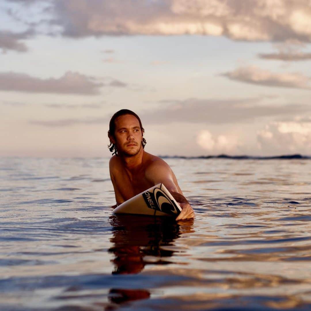 ジョーディ・スミスのインスタグラム：「A few cool frames from @morganmaassen last edit. Link in the bio @oneillusa 🤙🏼」