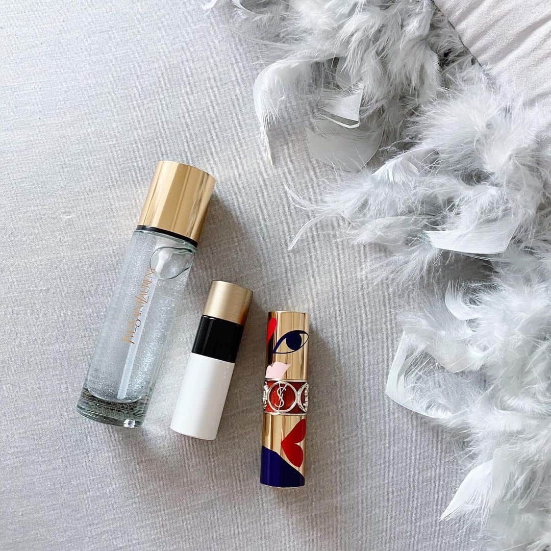 RIKAのインスタグラム：「𝑛𝑒𝑤 𝑖𝑛 ♥️👩🏼‍🎨🌃  @yslbeauty ダイアルレッド @hermes No.21」