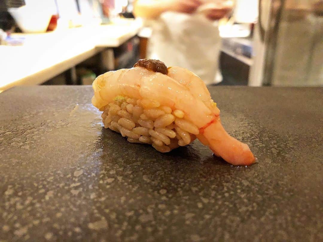 乾雅人のインスタグラム：「寿志團@広尾EAT PLAY WORKS 食の新スポットに銀座はっこくの新店舗が。 はっこくの握りが10巻セットで6,000円！カジュアルにこのレベルを味わえるのは素晴らしいなぁ。 #はっこく」