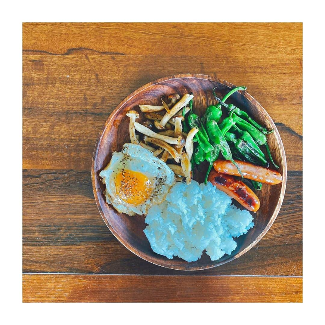 鈴木紗理奈さんのインスタグラム写真 - (鈴木紗理奈Instagram)「今日のJapalish Breakfastはこれ。  今日を日曜日を間違えて 習い事行って、土曜日だと気付く。 ごめーーん今日は家庭教師の日だった‼︎ 速攻で帰ろー‼︎というバタバタの朝でした。 何でも1人でできちゃうタフな私やけど、こういうミスめっちゃする😆てへ リオトにも叱られた😆  #munehiroキッチン #紗理奈流dining」8月1日 13時13分 - munehirovoice