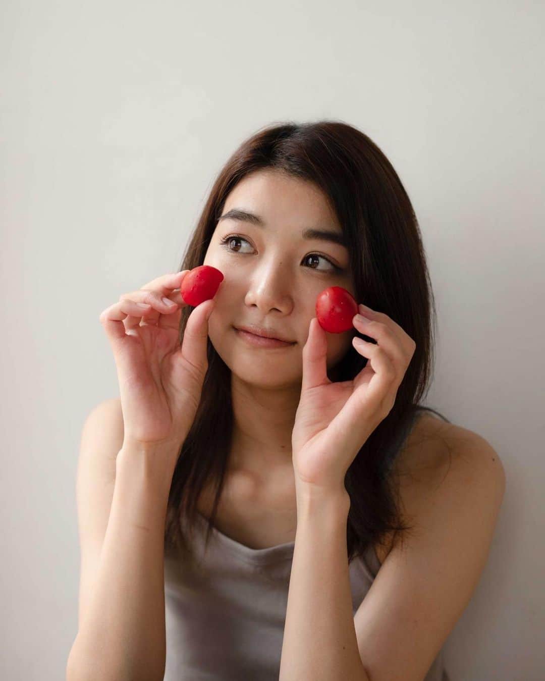 のインスタグラム：「ぷちとまとちゃん🍅 #home #作品撮り #human  #とまと #いま #セントラル #ミシェルエンターテイメント」