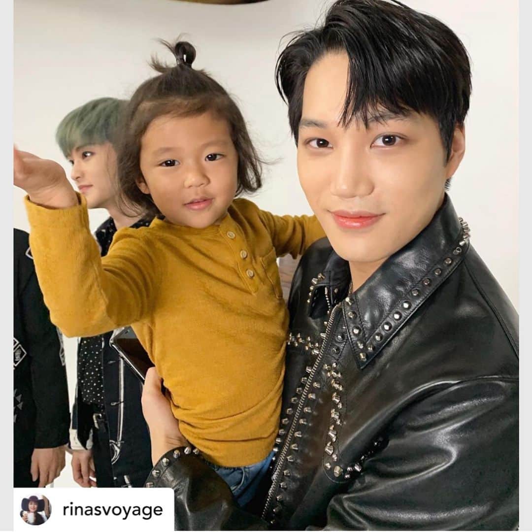 Jaeyoon Choiのインスタグラム：「Posted @withregram — @rinasvoyage SuperM x hello82 x 🐒 My son in a video of SuperM✨  카이가 카이를 만난날 ㅎ  슈퍼엠 형아들 촬영에 참여했어요~ 형들~ 많이 놀아줘서 고마워요~😘 @hello82official youtube채널에서 시청가능해요~🙌🏻 . . #SuperM #hello82 #SuperMxhello82 #슈퍼엠  @hello82official  @superm」