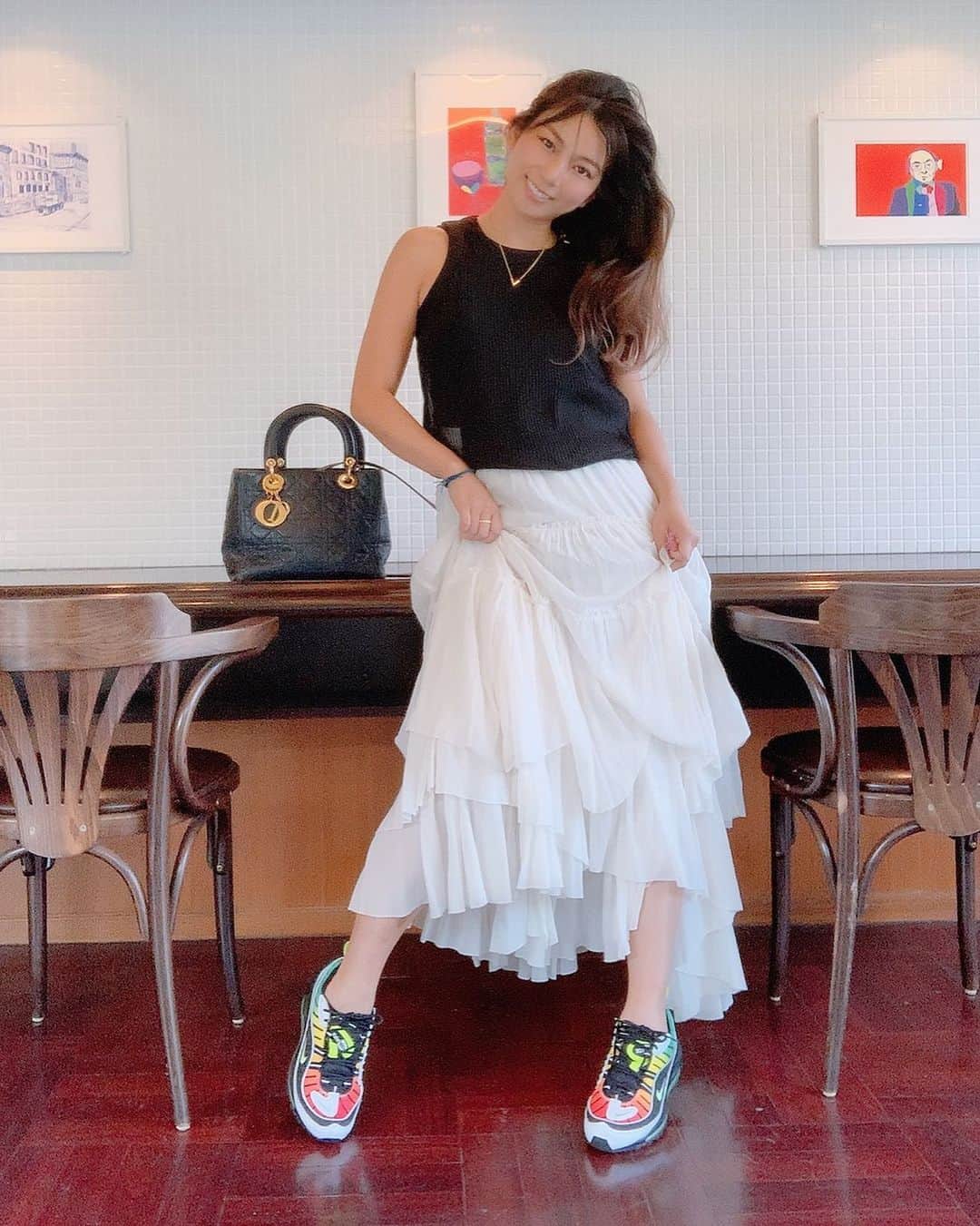 村上瑠美奈さんのインスタグラム写真 - (村上瑠美奈Instagram)「しふく。  tops @sacaiofficial  skirt @casa_fline  sneaker @nike  bag @dior  #ootd #sacai#nike#ladydior#casafline #るみな服」8月1日 14時16分 - ruminamurakami