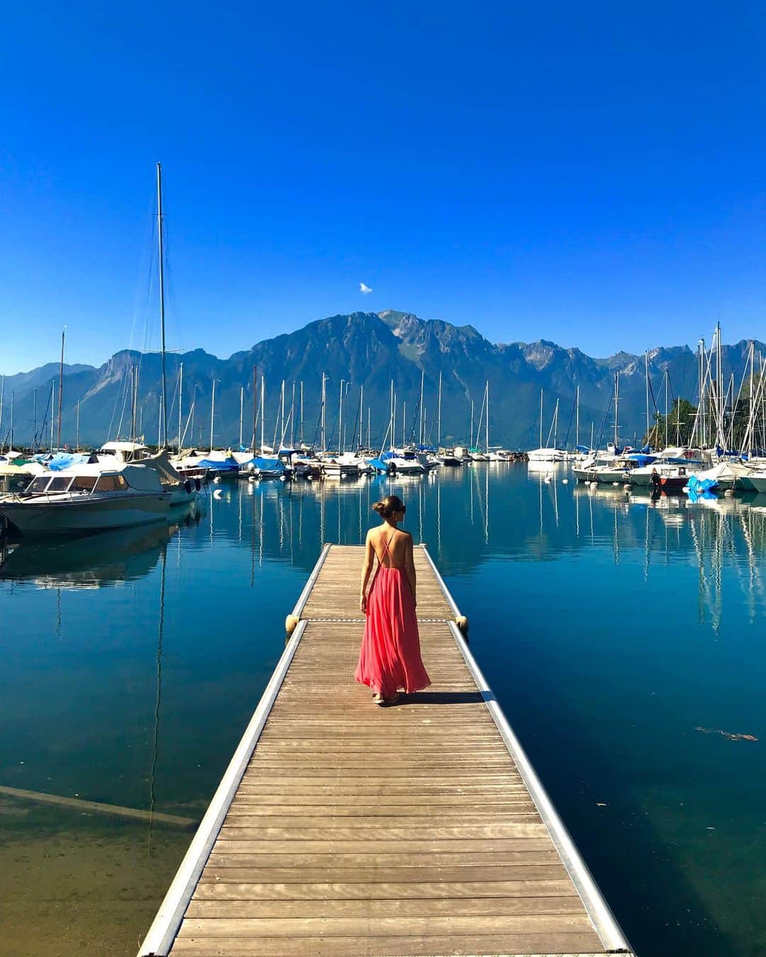 太田エイミーのインスタグラム：「Joyeux 1er août 🇨🇭 How I wish I could be in Switzerland this holiday.」
