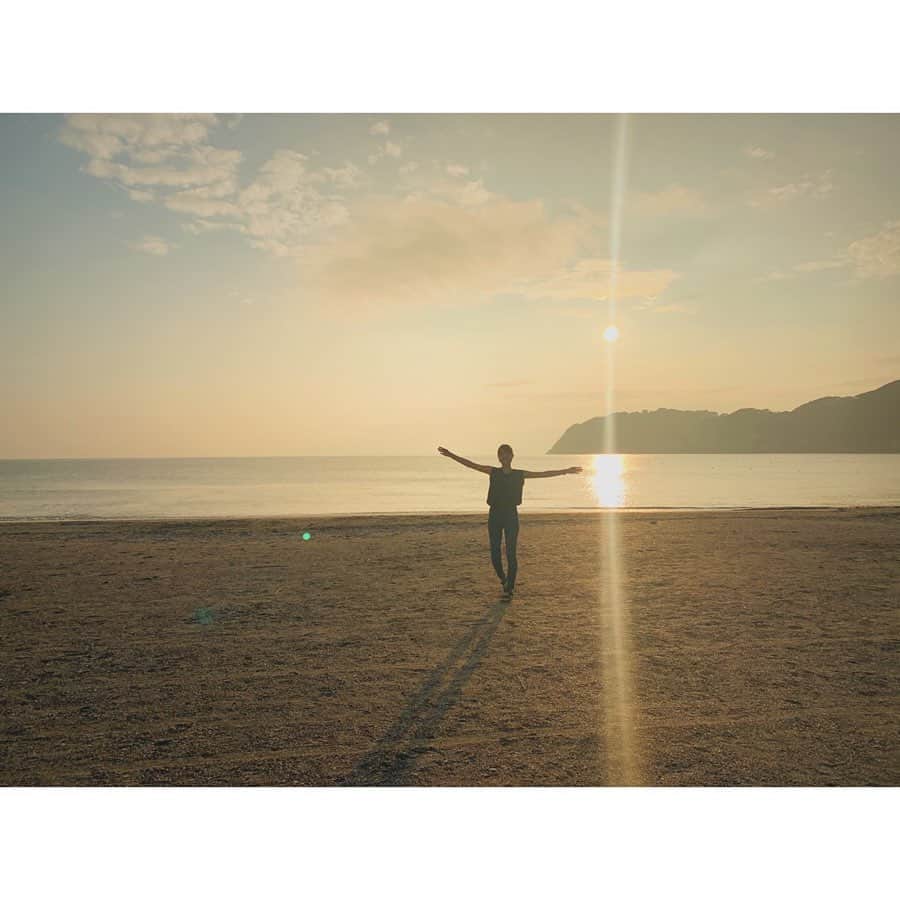寺川里奈のインスタグラム：「Before sunset🌅 #自然 #海 #sunset #nature #sea」