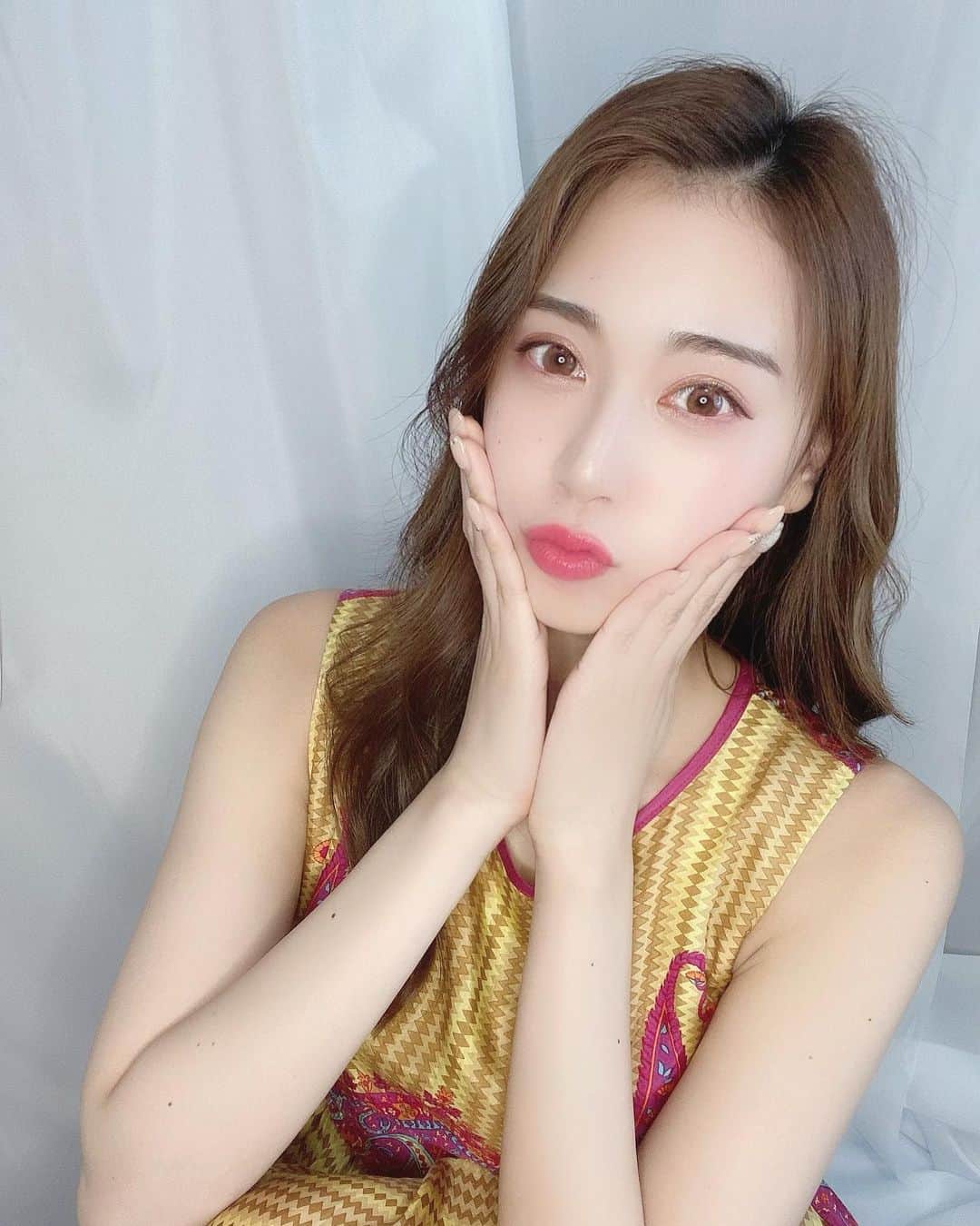 のインスタグラム：「. 梅雨明けした途端、 暑くなりすぎじゃないですか🐶 名古屋36°って😂 熱中症気をつけてね🥺🍧 .  #데일리록#옷스타그램#오오티디#멋스타그램#코디 #얼스타그램#메이크#메이크업#메이크 #ワンピース#3ce#ピンク#リップ#韓国コスメ #lip#instafashion#stayhome#pink#💄」