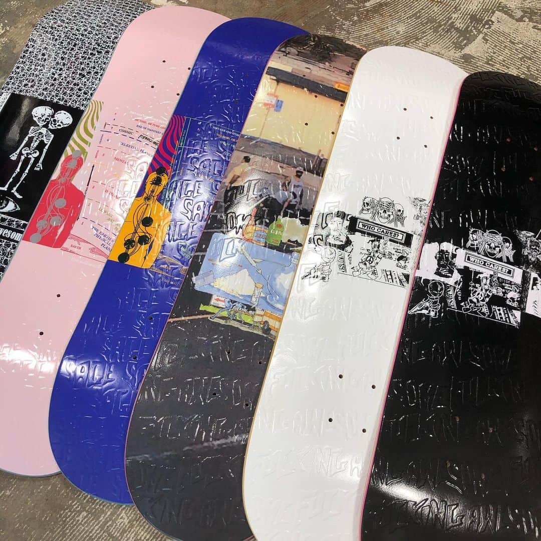 スケートボードのカリフォルニアストリートさんのインスタグラム写真 - (スケートボードのカリフォルニアストリートInstagram)「FUCKING AWESOME から NEW デッキが入荷しました🆕🆕🆕 Jason dill を始め、豪華なメンツが揃う FA は毎回即完してしまうデッキです🙇‍♂️🙇‍♂️🙇‍♂️もう既に売り切れている物をありますのでお早めにどうぞ🏃‍♂️💦 @fuckingawesome  #fuckingawesone #skateboard #skateboarding #skater #カリフォルニアストリート #カリスト #スケートボード #スケボー #スケーター #californiastreet #calst」8月1日 14時40分 - california_street