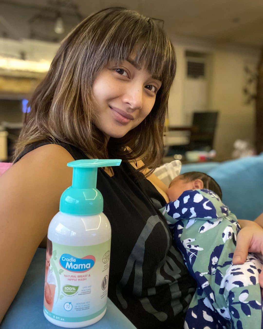 Iya Villaniaさんのインスタグラム写真 - (Iya VillaniaInstagram)「And the breastfeeding mama continues with the 5th member of #TeamArellano! 😅 And since it's breastfeeding month this August, I'd like to share my holy grail for mama's boobeys! 😆  I use Cradle Mama Natural Breast & Nipple Wash from @cradlenatural_ph to keep the nips moisturized and crack-free for up to 72 hours! Just pump-lather-rinse! 😆 I love this because it's 100% natural-based, safe and non-toxic so it's super safe 👍🏼  If you wanna try, just shop online at NurseryVan.com. This is where we get all our mom and baby essentials, especially now that we prefer to stay home! I just received my order and delivery is super quick! 💨👍🏼」8月1日 14時50分 - iyavillania