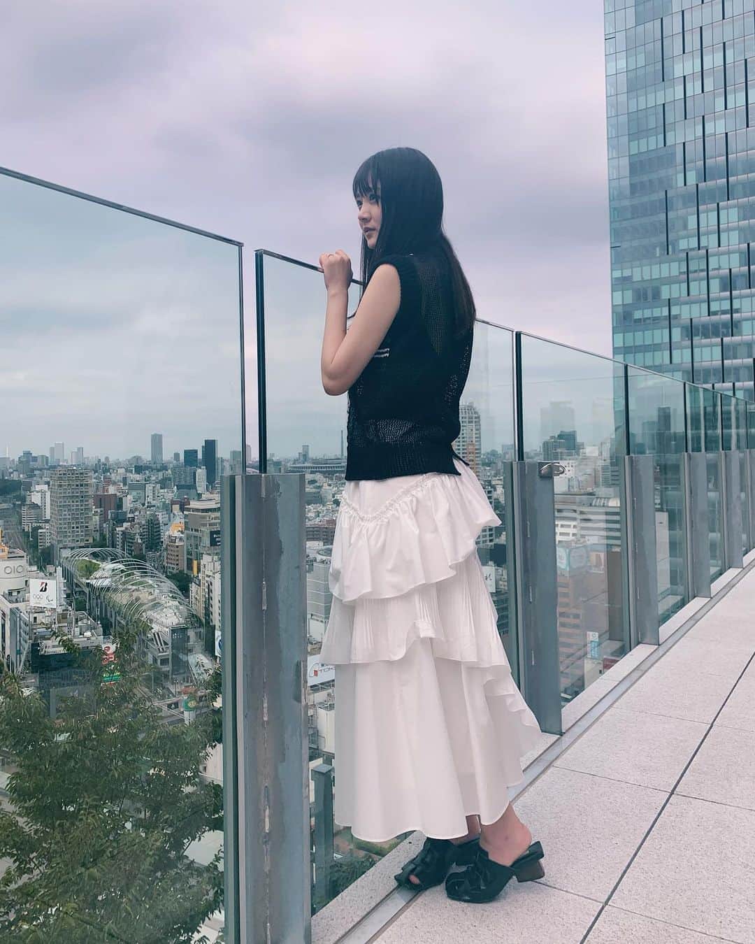 浜田翔子さんのインスタグラム写真 - (浜田翔子Instagram)「また生着替えで 新しい服など紹介します。  新しくできた渋谷の宮下パーク 行ってみたいなぁ😌 高校があのへんだったから 変わりすぎててすごい🥰  #furfur #ameri」8月1日 14時50分 - shoko_hamada