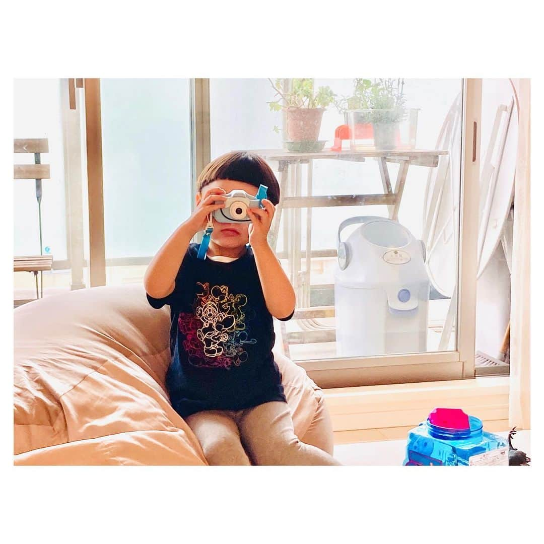 二見夕貴さんのインスタグラム写真 - (二見夕貴Instagram)「. ちびっこカメラマン📸💕  #kidscamera #birthdaypresentforkids #birthdaypresent #minicamera #cameragirl #kidscameraman #4歳誕生日プレゼント #4歳 #甥っ子 #叔母バカ #ミニカメラ #カメラ女子 #写真部 #ちびっこカメラマン」8月1日 14時58分 - yyyuki___