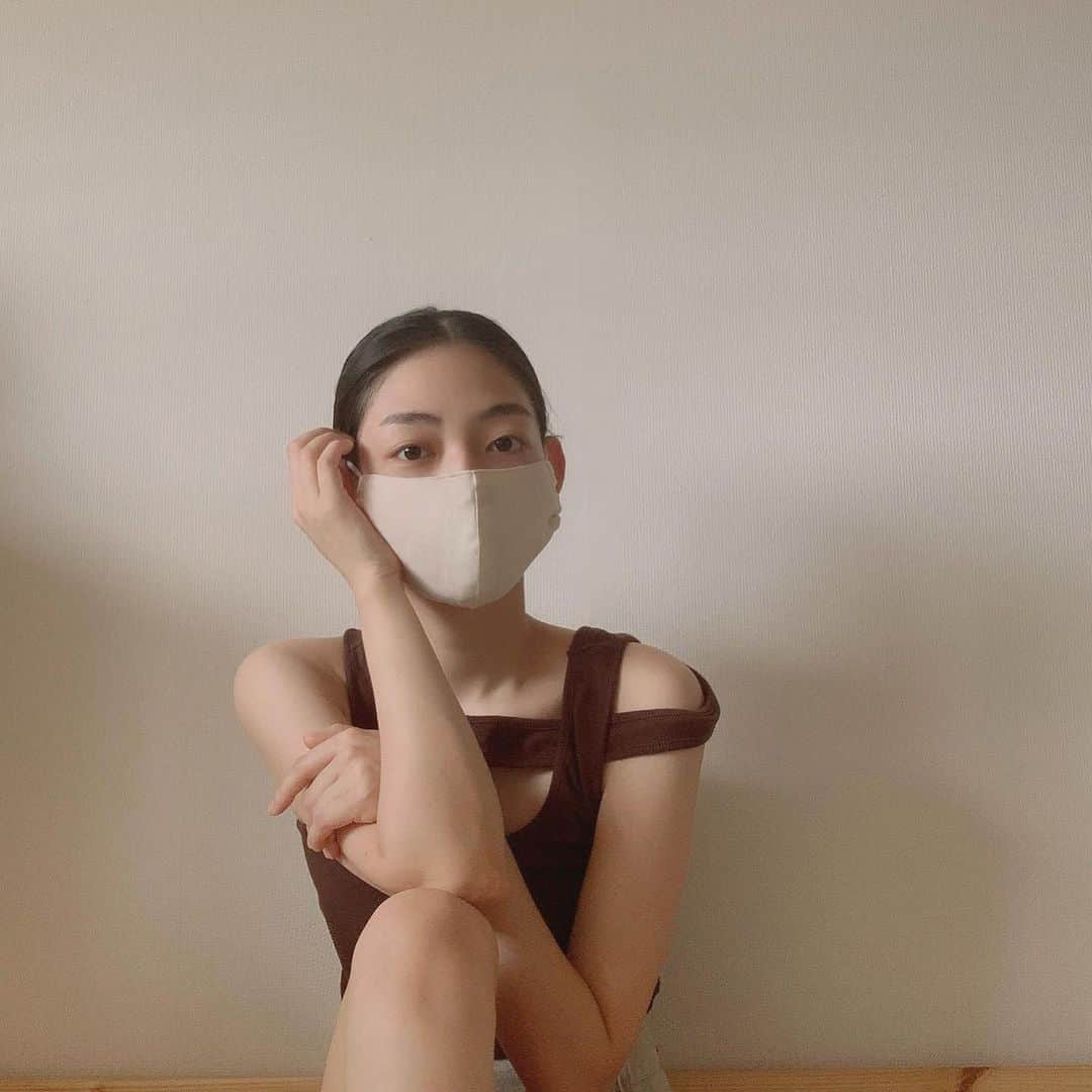 仲美咲さんのインスタグラム写真 - (仲美咲Instagram)「布マスクを頂きました！ オーガニックコットン100%なので肌触りも気持ちい🌿 . 洗ってヘビロテします🧡 #布マスク#オーガニックコットン」8月1日 15時04分 - naka_misaki_