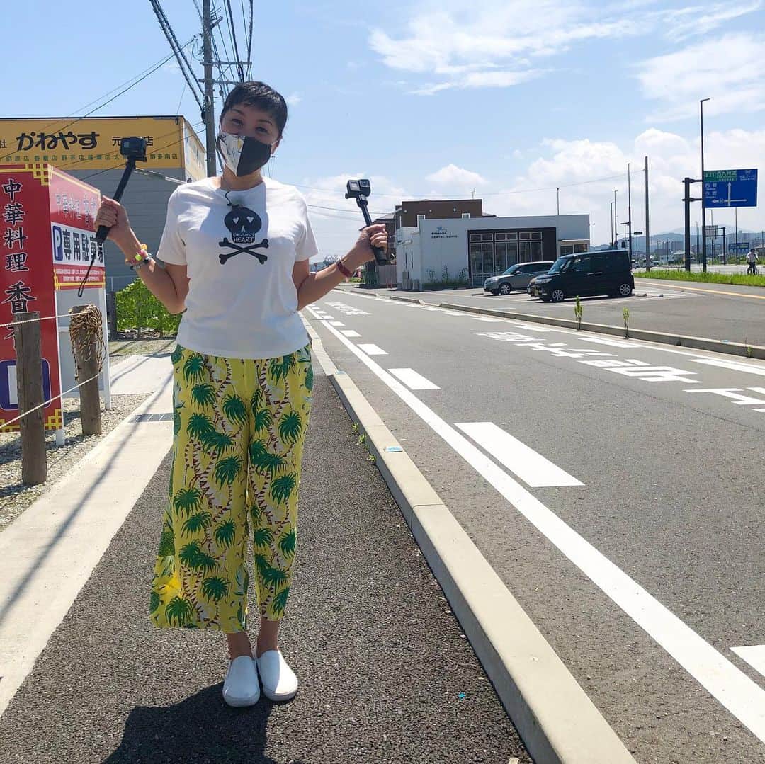 のインスタグラム：「糸島で【しゃれとんしゃあ】ロケ‼️まだまだ知らんとこ、たくさん、あるねぇ。 #糸島　#糸島カフェ #糸島ドライブ  #めんたいワイド #しゃれとんしゃあ #山本カヨ #beams  #鳥栖アウトレット」