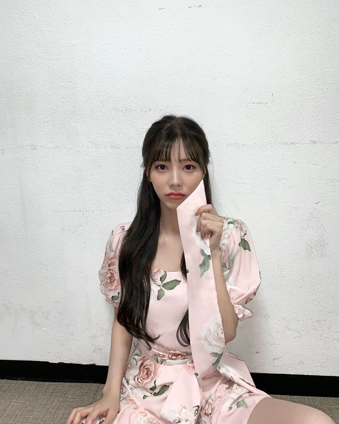 DIAのインスタグラム：「⠀ [#은채] ⠀ 에이드응 토요일인데 다들 뭐해요?! 다들 오늘도 밥 꼭 꼭 챙겨먹고 우산 꼭 챙기기 ☔️ 오늘도 좋아해요 💜 ⠀ #다이아 #DIA #EUNCHAE」